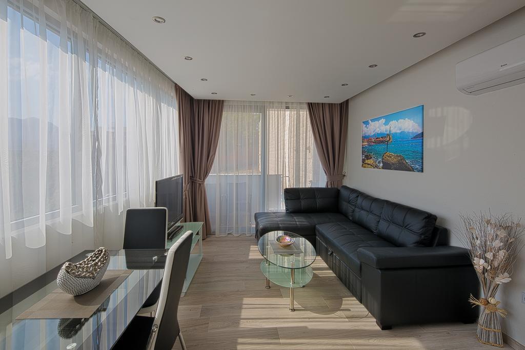 Montelux Apartments Budva Exterior photo