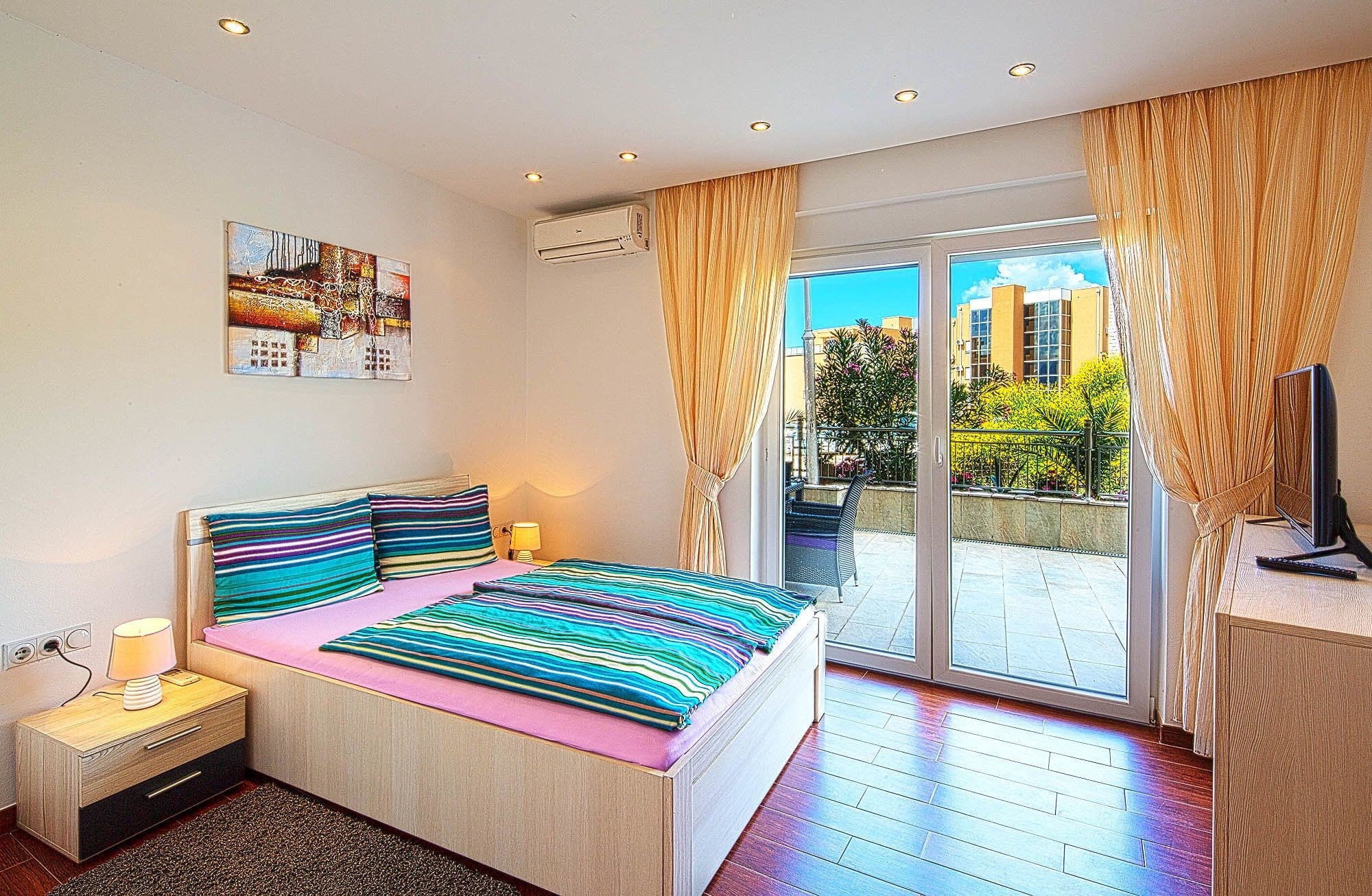 Montelux Apartments Budva Exterior photo